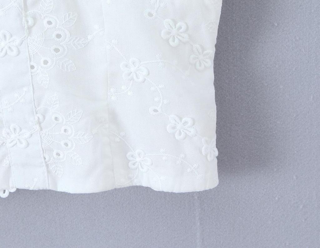 Women's French Lace V-Neck Short-Sleeve Shirt: Sweet, Slim-Fit Summer Top