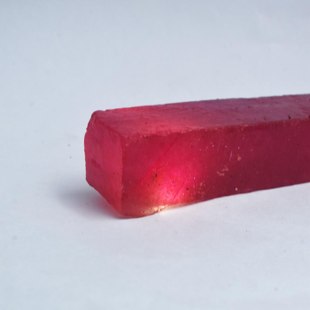 CERTIFIKOVANÝ 24 karátový červený rubín surový nezpracovaný přírodní nezpracovaný surový volný drahokam