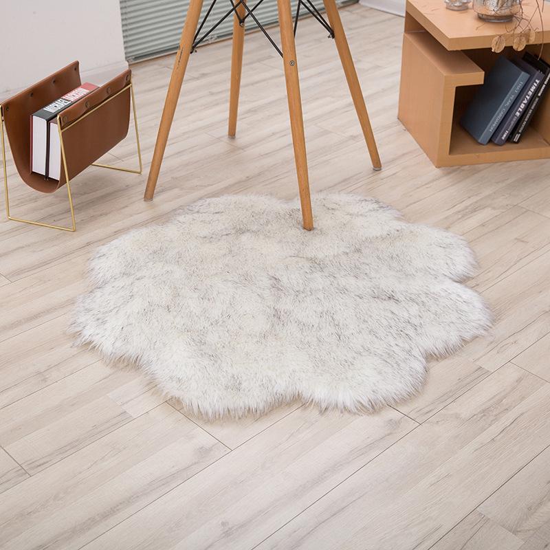 Plum Blossom Shaped Imitation Wool Carpet Mat: Sofa Cushion, Round Chair Cushion, Coffee Table Mat, Bedroom Doormat, Living Room Mat. 30cm diameter