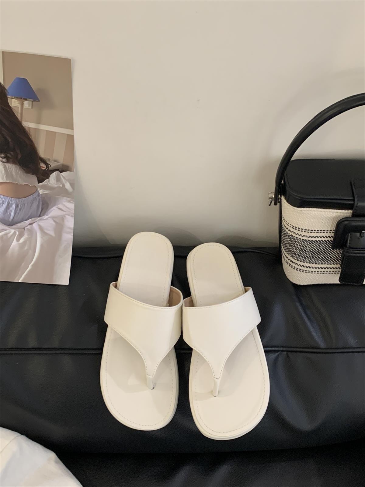 

Niche design flip-flops women s summer 2025 new Korean version fashion toe Roman flat-bottomed vacation beach shoes 40