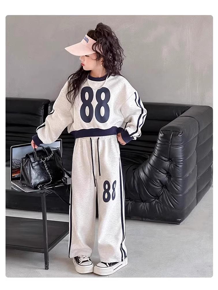 2024 Spring Fashion Girls' Loose Two-Piece Sportswear Set for Medium and Large Children.