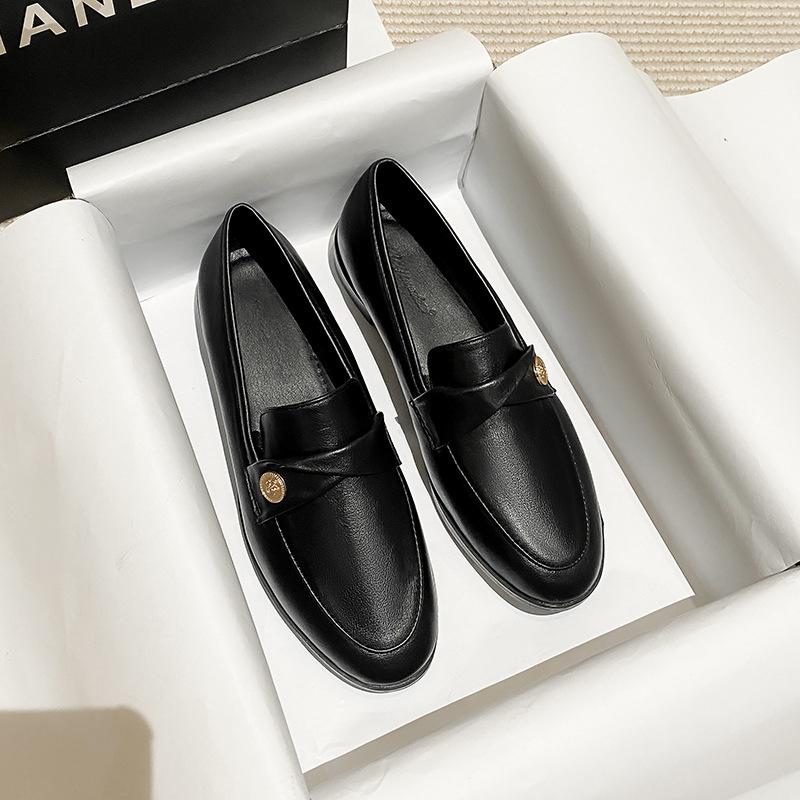 Black small leather shoes women's style autumn new versatile flat single shoes large size shoes