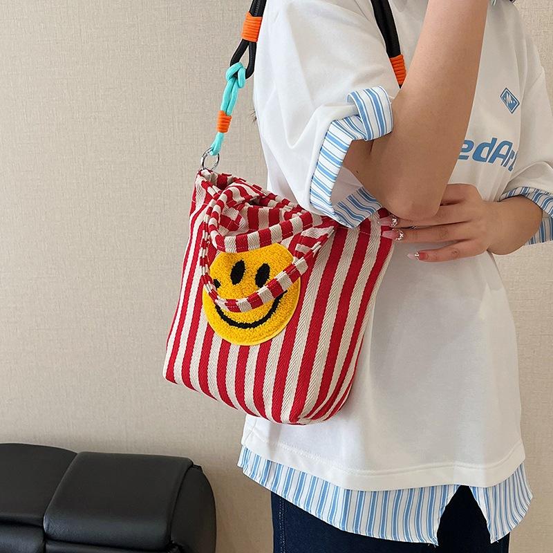 Casual Simple Texture Trendy Fashion Bucket Bag 2025 Summer New Foreign Style Women's Personalized Shoulder Messenger Bag