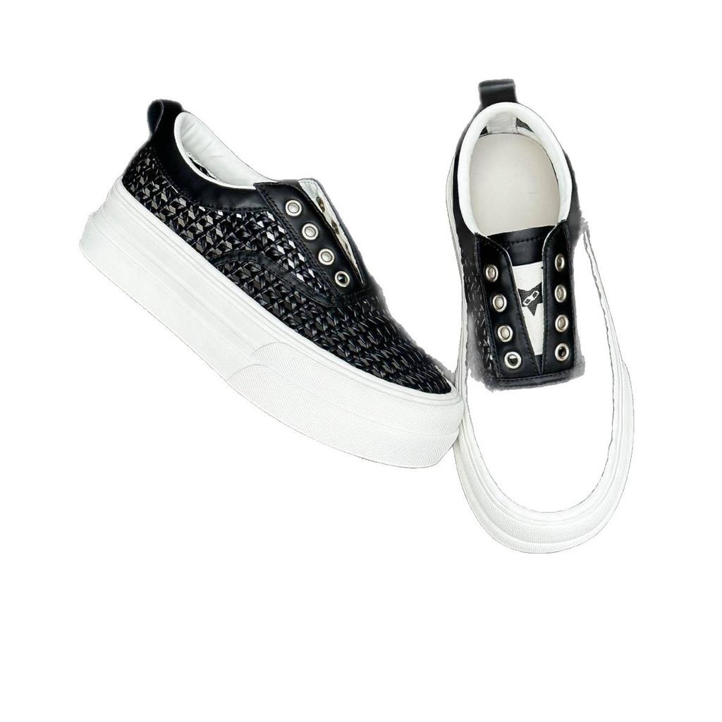 Korean Version of Woven Hollow Fashion Little White Shoes Women's Shoes 2025 Popular Breathable Silver Board Shoes Foreign Comfortable Casual Shoes