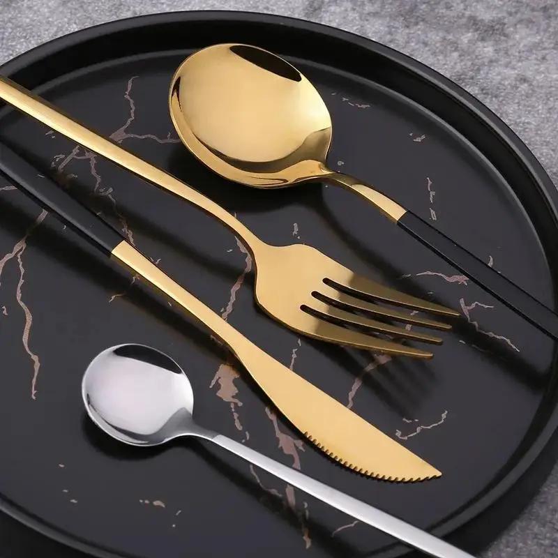 2/4 Stück Mode Geschirrsets Essgeschirr Tragbar Schwarz Gold Edelstahl Löffel Gabel Steakmesser Set Reisebesteck