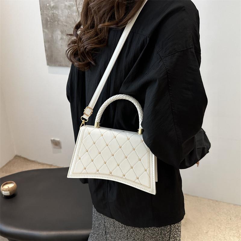 Sac à main élégant matelassé en PU pour femmes, dans des couleurs tendance pour les tendances Automne Hiver