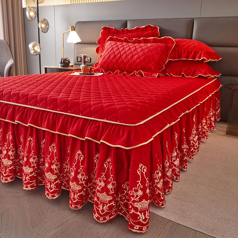 3pcs Luxurious European Quilted Crystal Velvet Bed Skirt Set with Lace Trim - Warm, Thick, Non-Slip, Includes 2 Pillow Shams and 1 Bed Skirt