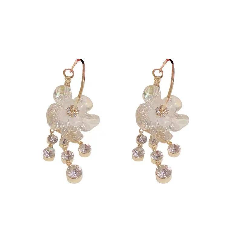 

Популярные женские серьги с кисточками в корейском стиле с преувеличенными лепестками. Новые модные серьги в продвинутом и модном стиле.