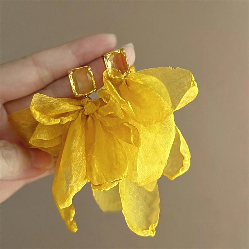 

Silver needle raffia flower earrings seaside vacation style fashion versatile stud earrings niche high-end earrings women