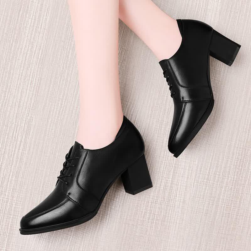 Décolleté da Donna Fuguiniao con Punta Acuta e Tacco Chunky in Pelle