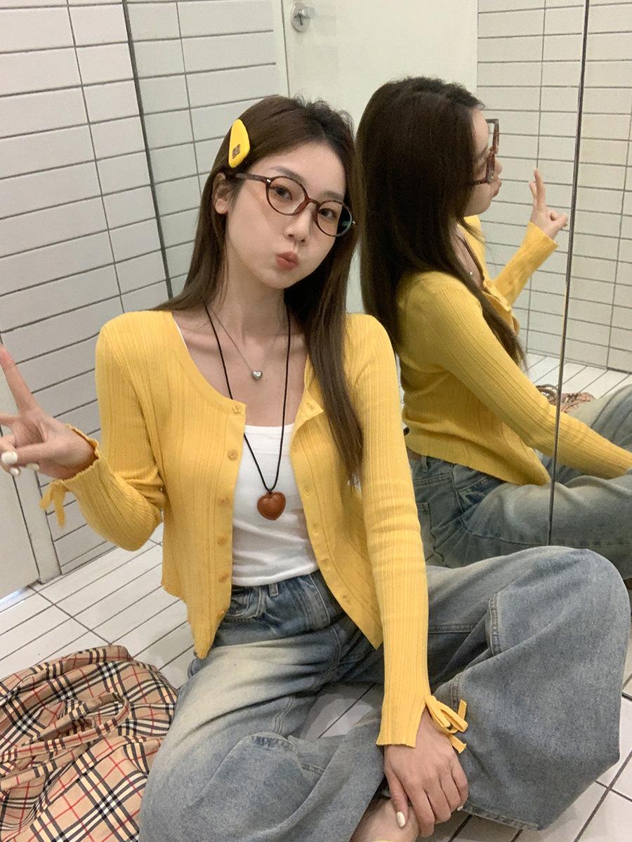 

Xiaoxiangfeng yellow knitted long-sleeved cardigan jacket women s spring new Korean chic slim-fit button-up top S