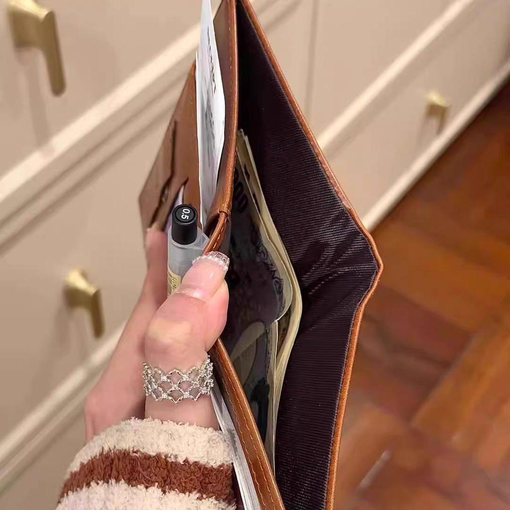 Retro Multifunctional Passport Wallet: All-in-One Holder, Money Clip, and Passport Protector