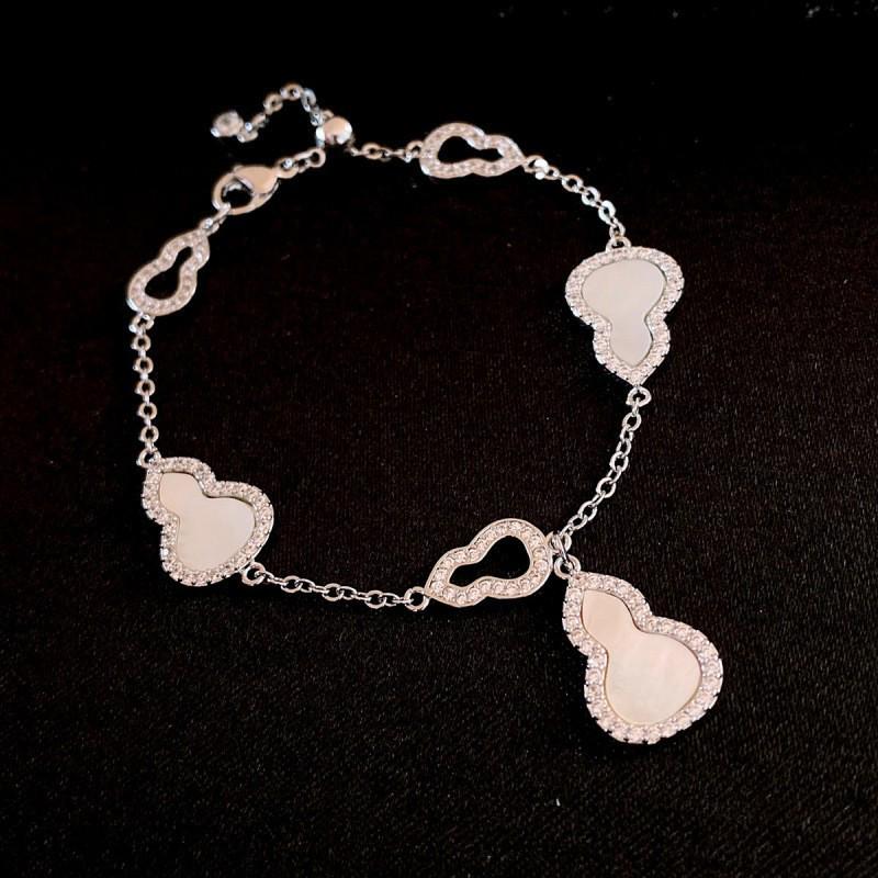 Chinese Style Zircon Gourd Bracelet: Elegant, Luxurious, and Fashionable Bangle.