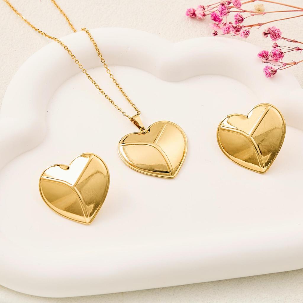 Elegant Women's Luxury Heart Pendant Necklace Set - Stainless Steel Chain