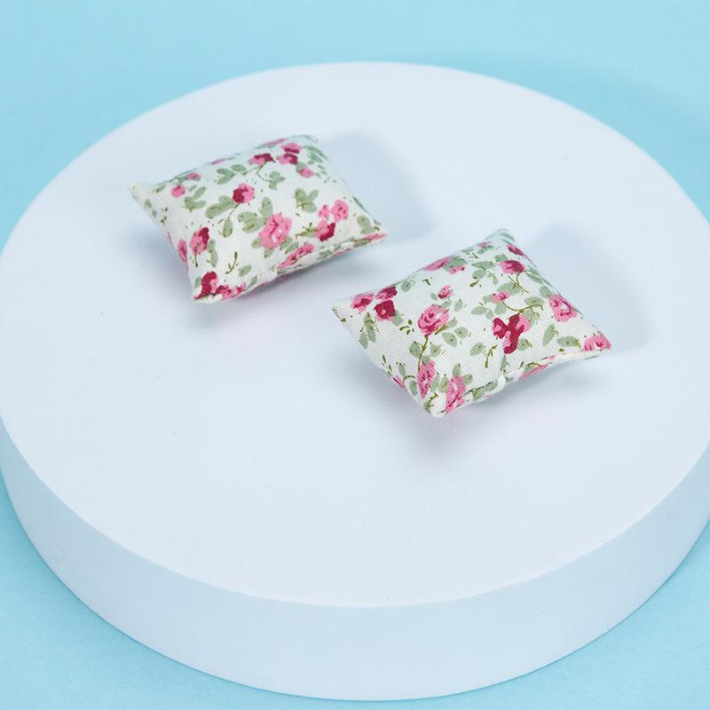 2Pcs 1:12 Dollhouse Mini Furniture Cloth Sofa Pillow Doll House Home Furnishings