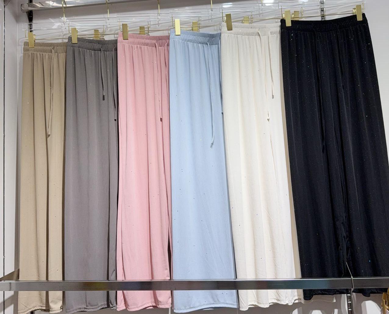 

Лето 2025 г. блестящие широкие брюки из ледяного шелка с высокой талией для женщин — корейский стиль, длина до пола, облегающий крой One Size чёрный