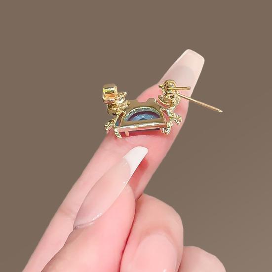 Women Brooch Sparkling Rhinestones Blue Shell Small Crab Shape Lapel Pin Suits Coats Bags Scarves Badge Versatile Accessory
