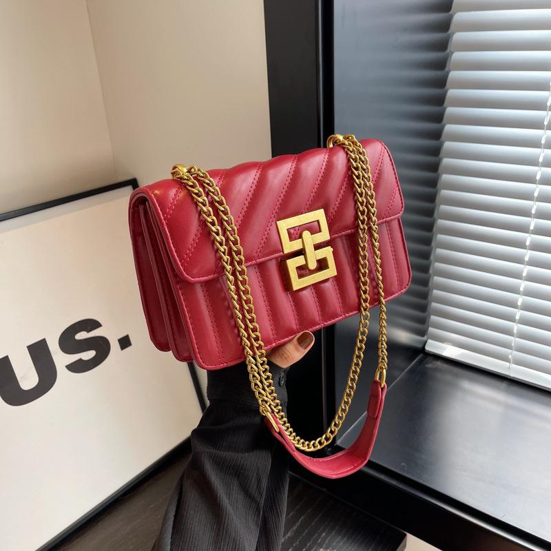 

Сумка на ланцюжку жіноча 2024 нова нішева дизайнерська висококласна сумка через плече, популярна маленька квадратна сумка бордовий