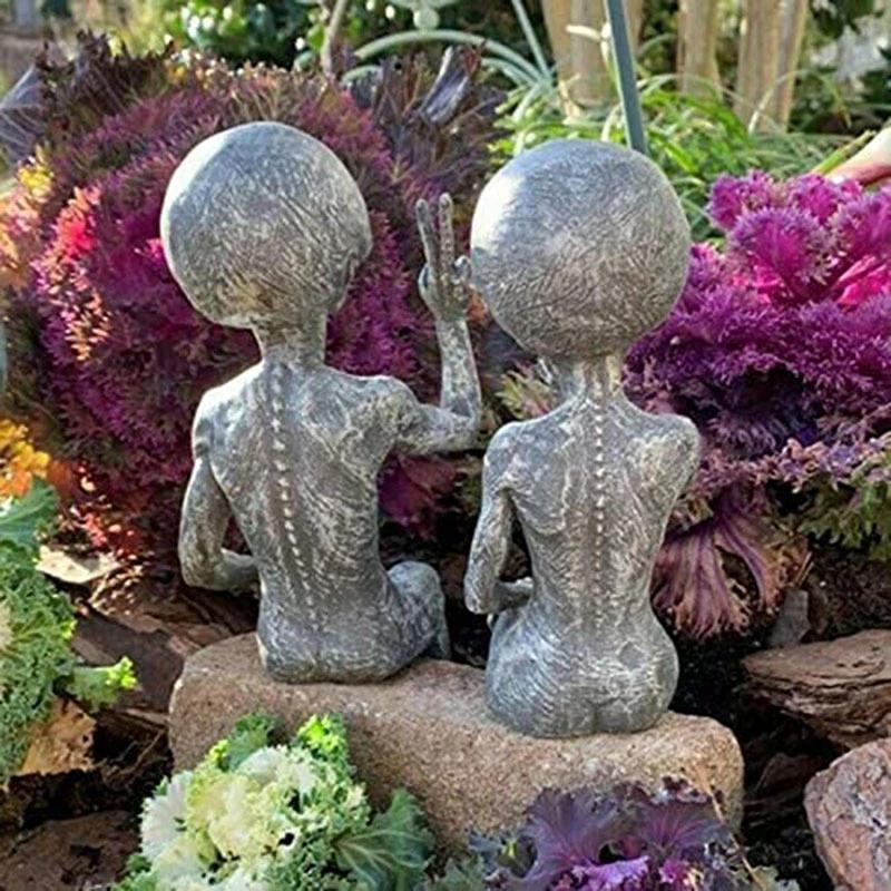 Outdoor Space Alien Ornaments Garden Resin Statue Figurine Home Decoration Gift Garden Yard Decoration Outdoor Miniatures