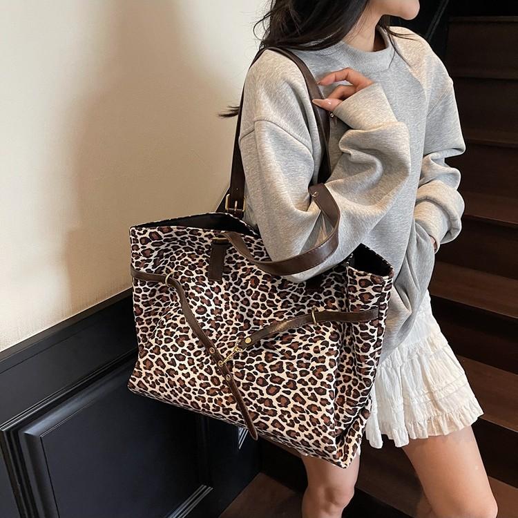 Suede bag women's large-capacity new autumn and winter versatile leopard print shoulder bag student tote bag
