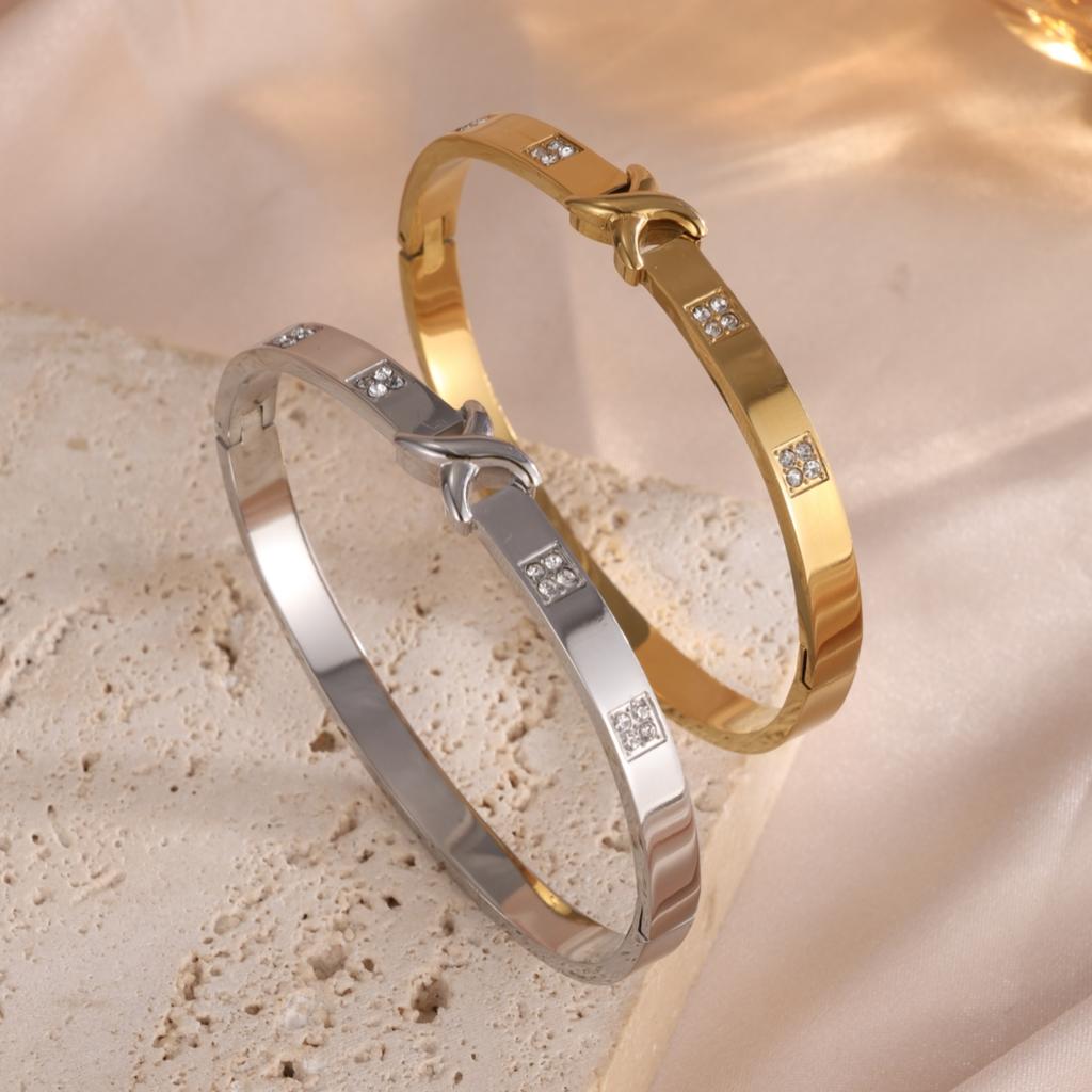 Htpwe Stainless Steel Letter X Inlaid Zirconium Bracelet Women Plated 18k Gold Couple Holiday Gift Bracelet Party Daily Zircon