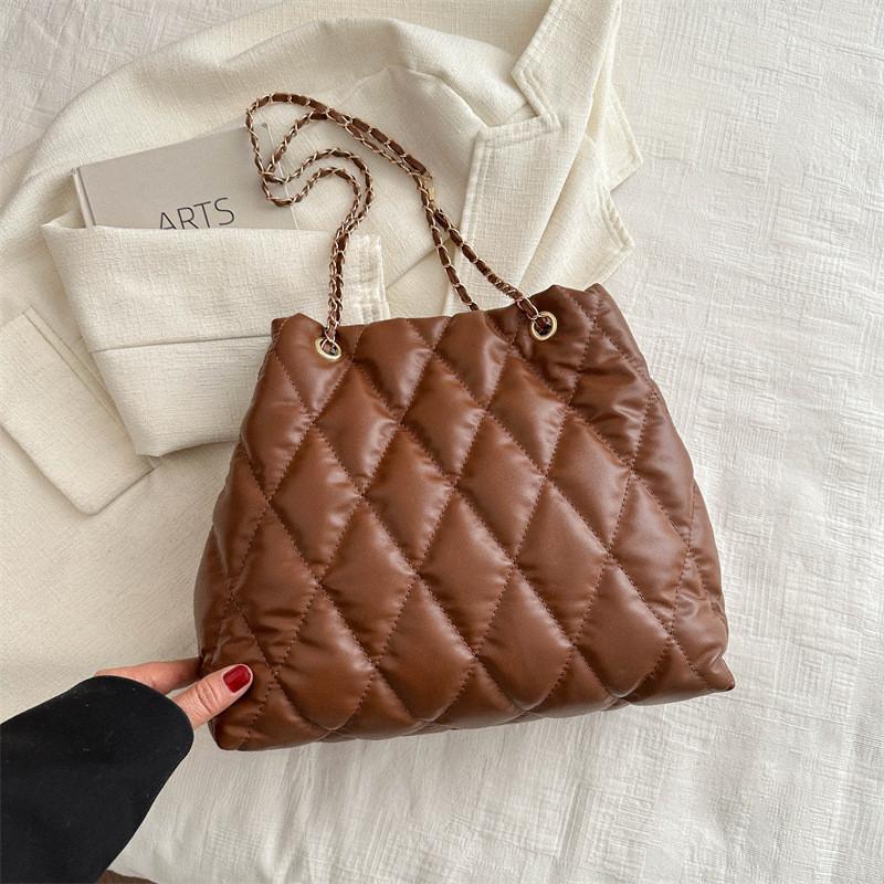 Trendy Korean Style Chain Tote Bag Casual Large Capacity Sleek Design For Daily Use