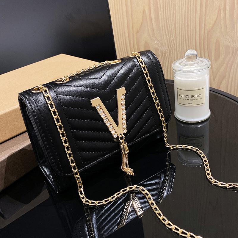 

Retro fashion versatile shoulder women s bag twill fringed diamond decorative small square bag чёрный