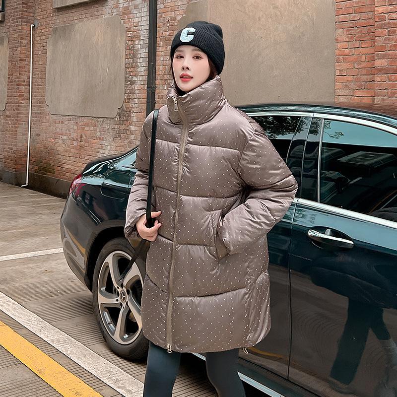 

Женская пуховая куртка средней длины с воротником-стойкой, зима 2025, корейская версия, блестящая, свободного кроя, утолщенная, больших размеров, куртка-пуховик XXL