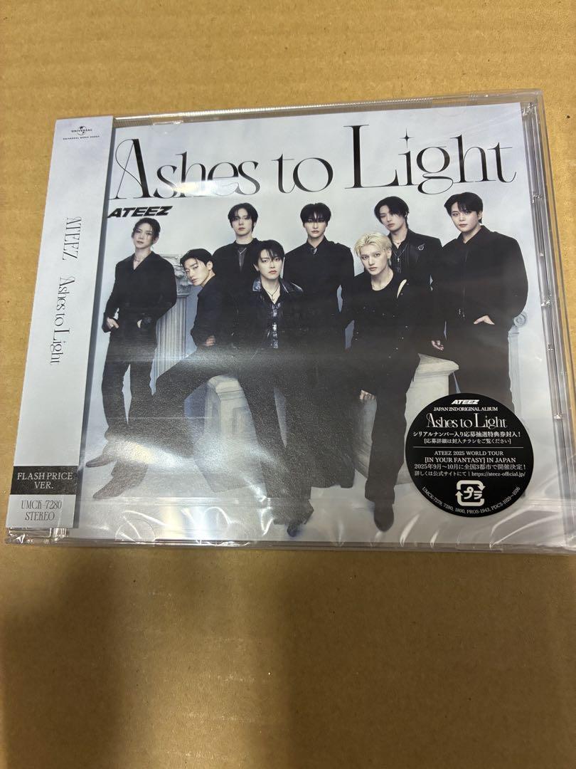 

[USED] ATEEZ AshestoLight Flash Price Edition with serial number