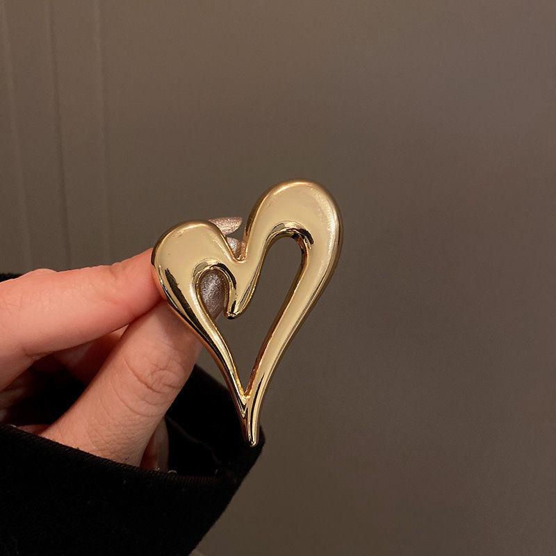 European and American Simple Heart Brooch - Women's Retro Suit Lapel Pin Accessories