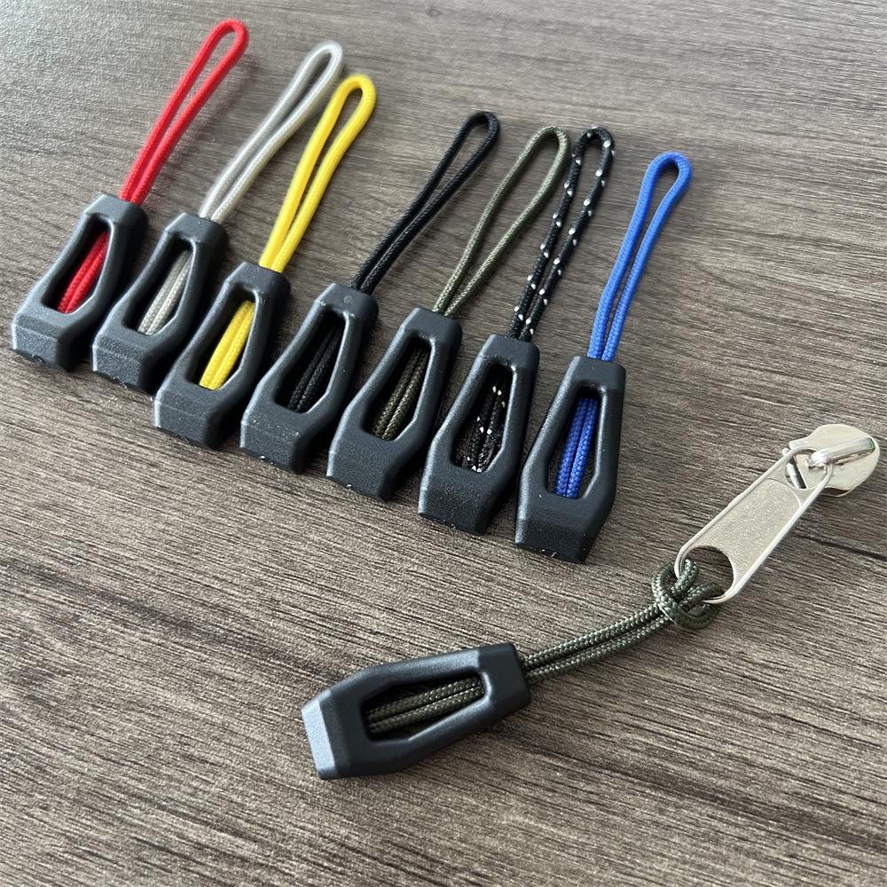 TPU No. 5 Zipper Pull: Injection-Molded Pull Tab with PVC Handle for Luggage and Clothing