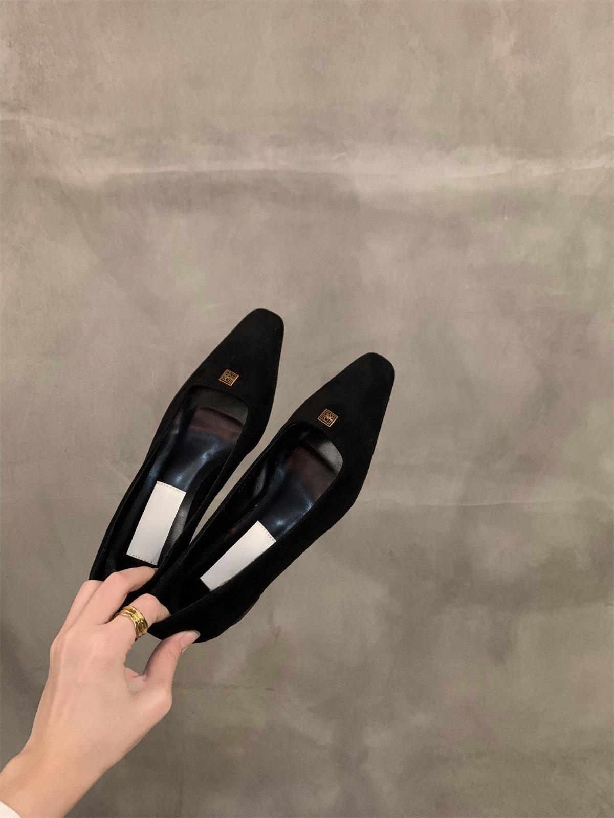 

Thick heel retro suede square head single shoes women s shoes 2025 new spring, autumn and winter black French middle heel commuter shoes 35