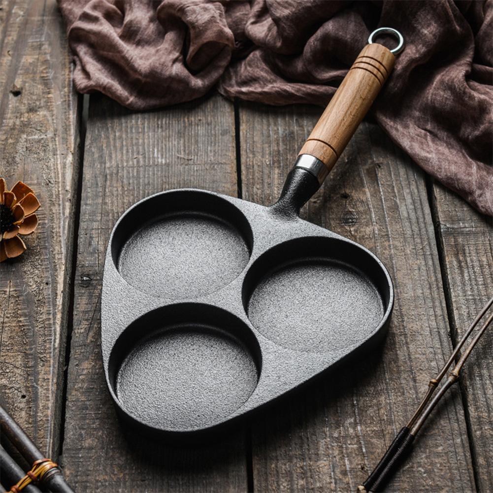 Gusseisen Frühstückspfanne mit Holzgriff Drei-Loch Eierkocher Antihaft-Kochpfanne für perfekt gebratene Eier