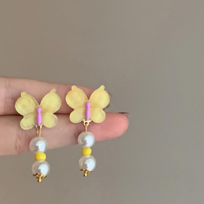 

Small fresh butterfly pearl earrings, stud earrings, girl s heart sweet personality earrings, girlfriends with the same jewelry