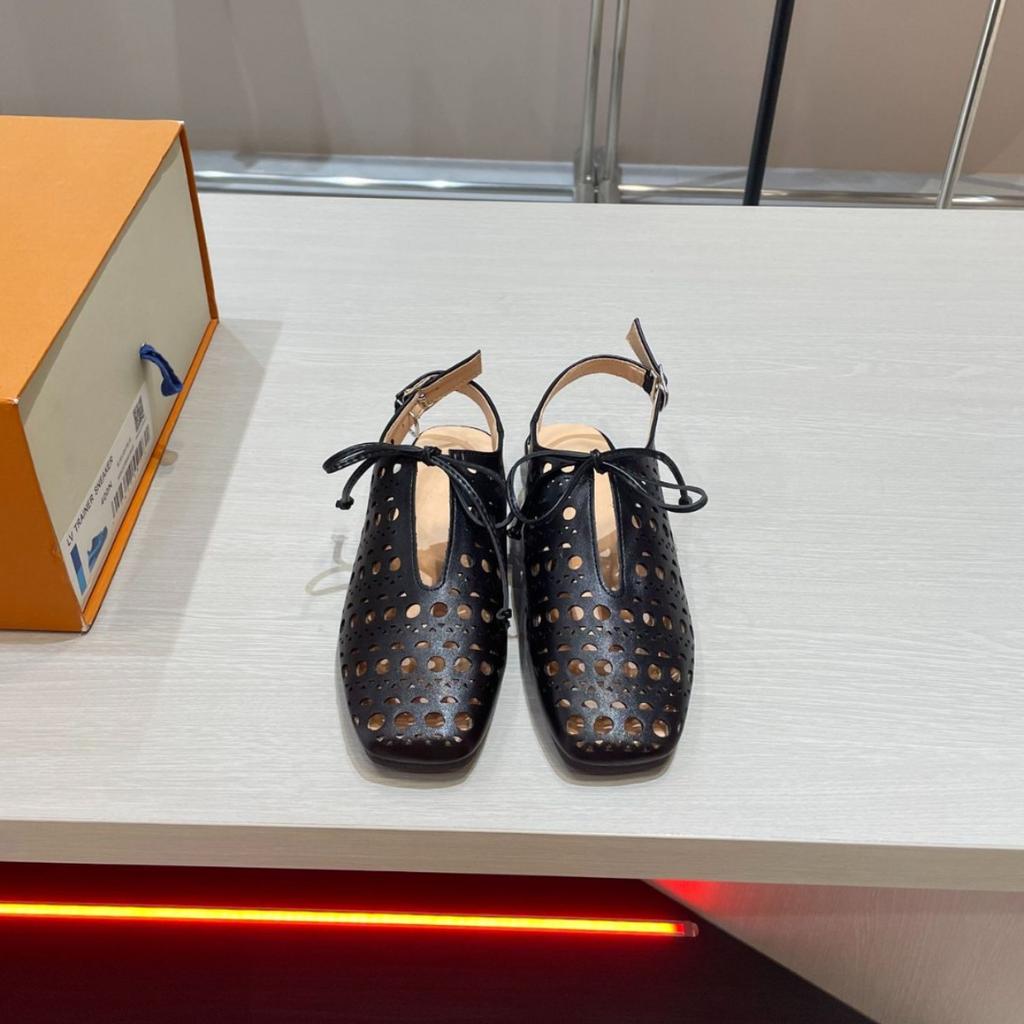 New Retro Style Square Head Hollow Woven Breathable Light Mouth One-word Buckle with Thick Heel Sandals Women