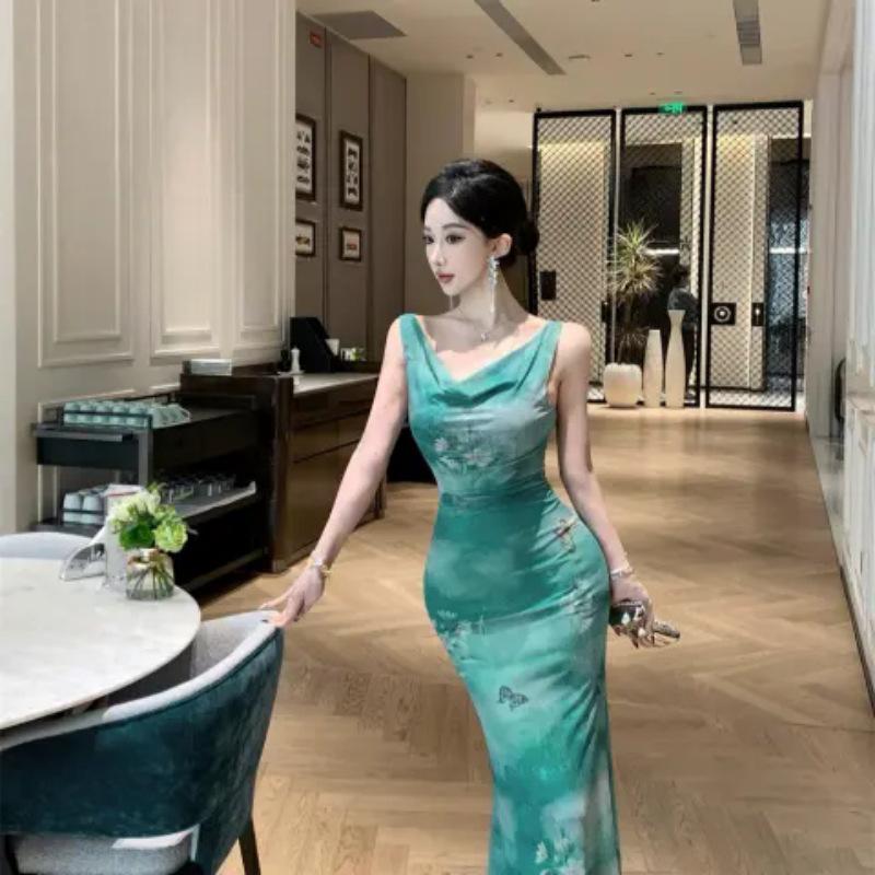 Pure and alluring butterfly print green dress for women, summer temperament, swaying collar, waist-cinching, sleeveless, hip-hugging long dress