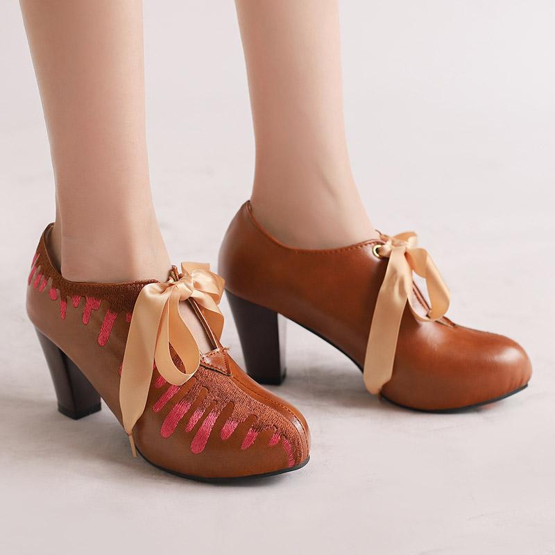 Women's high-heeled single shoes are comfortable and versatile thick-heeled large-size low-top shoes.