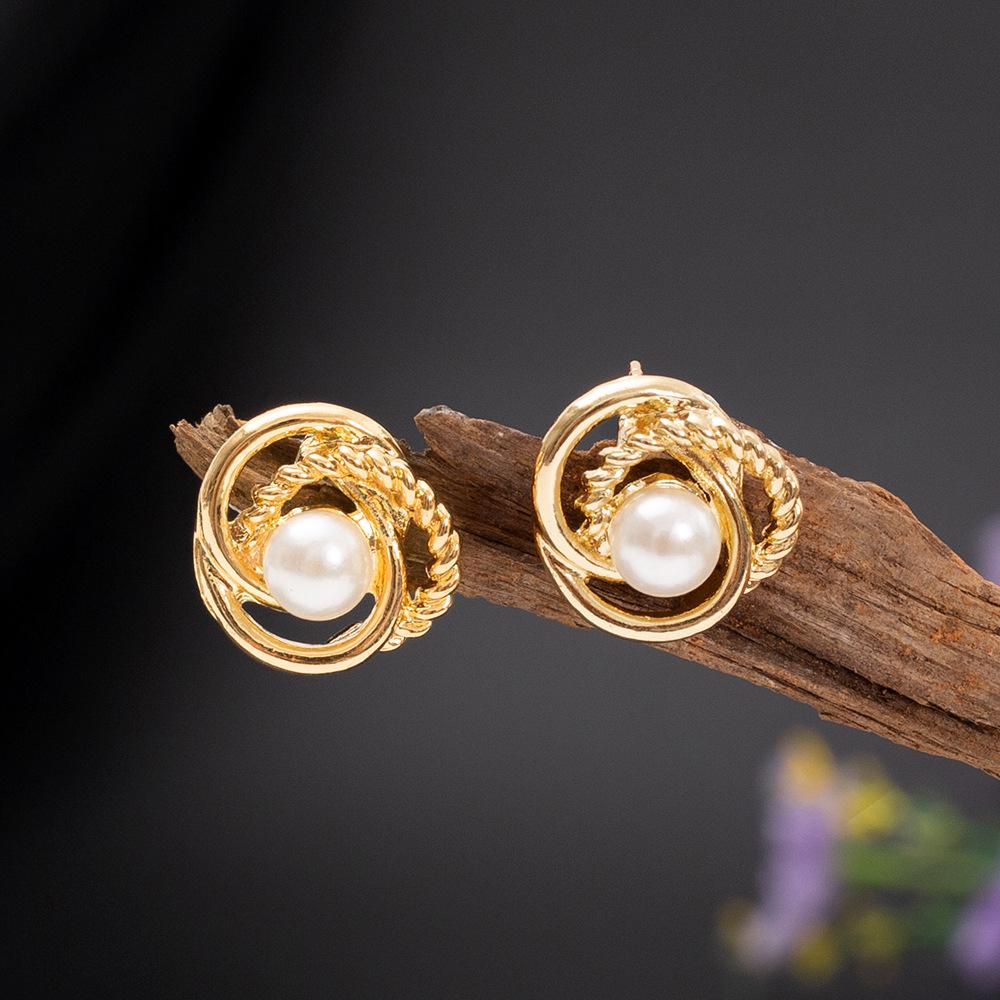European and American Fashion Twisted Wrap Zinc Alloy Pearl Stud Earrings