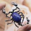 Broșă Pandantiv Scorpion din Aliaj cu Cristal Natural și Agat Încrustat, Priză 2-în-1 cu Piatră prețioasă din Scoică pentru Femei