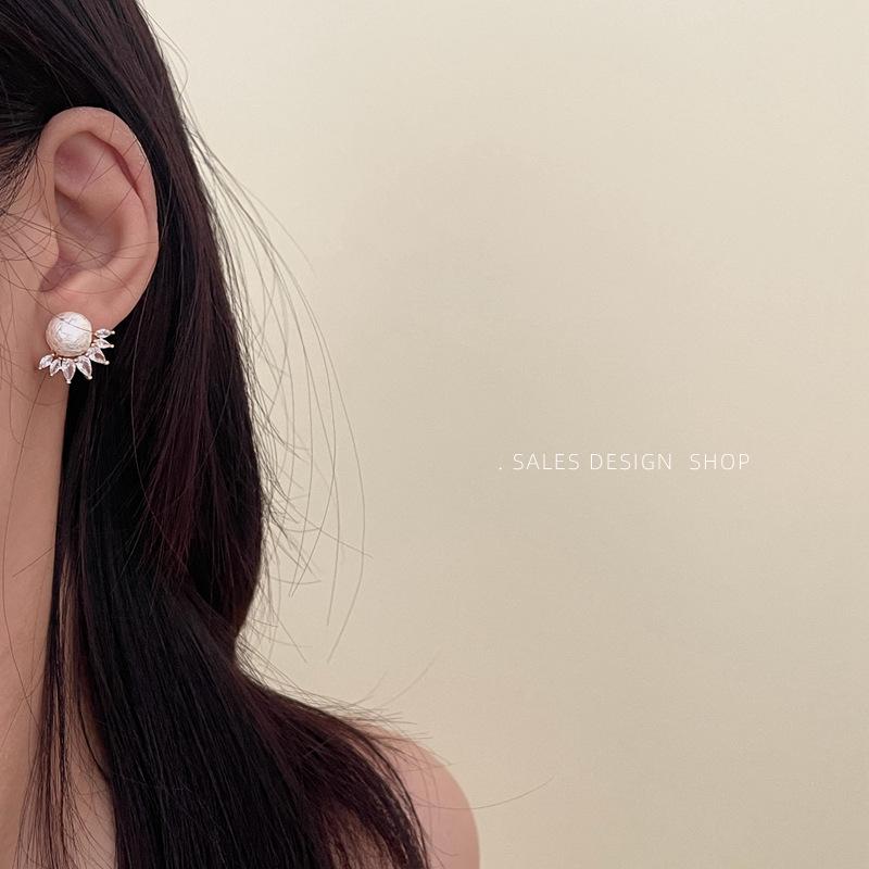 French Retro Cotton Pearl Zirconia Star Stud Earrings: Versatile, Fashionable, High-End Feel, Two-Way Wear.