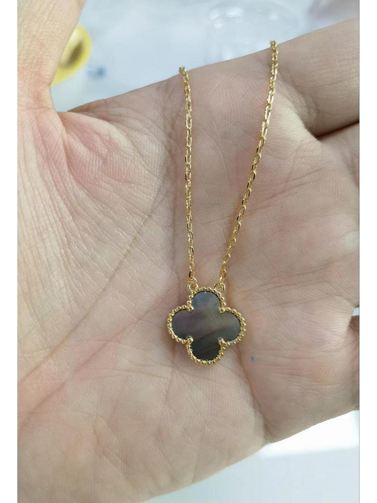 Halskette mit vierblättrigem Kleeblatt, 18 Karat vergoldet, mit Anhänger aus rosenrotem Chalcedon, Achat und weißem Muschelkern für Damen