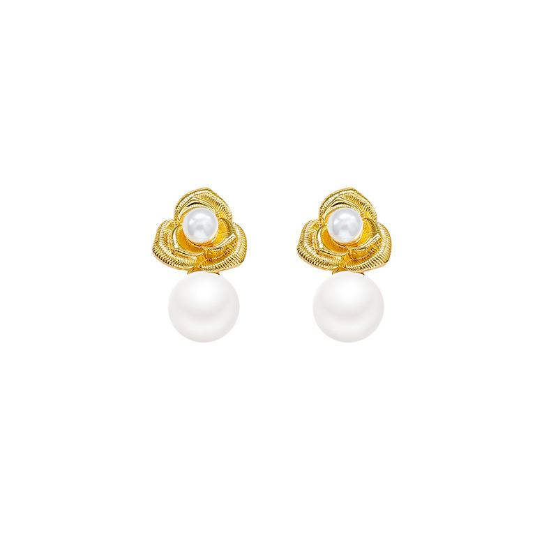Retro French Camellia Pearl Earrings Women's Simple Temperament Small Fragrant Style Flower Stud Earrings