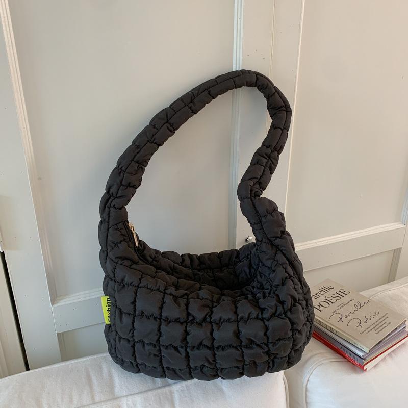 

Large-capacity fashion and foreign leisure bag 2025 new versatile fashion shoulder messenger bag solid color versatile dumpling bag чёрный