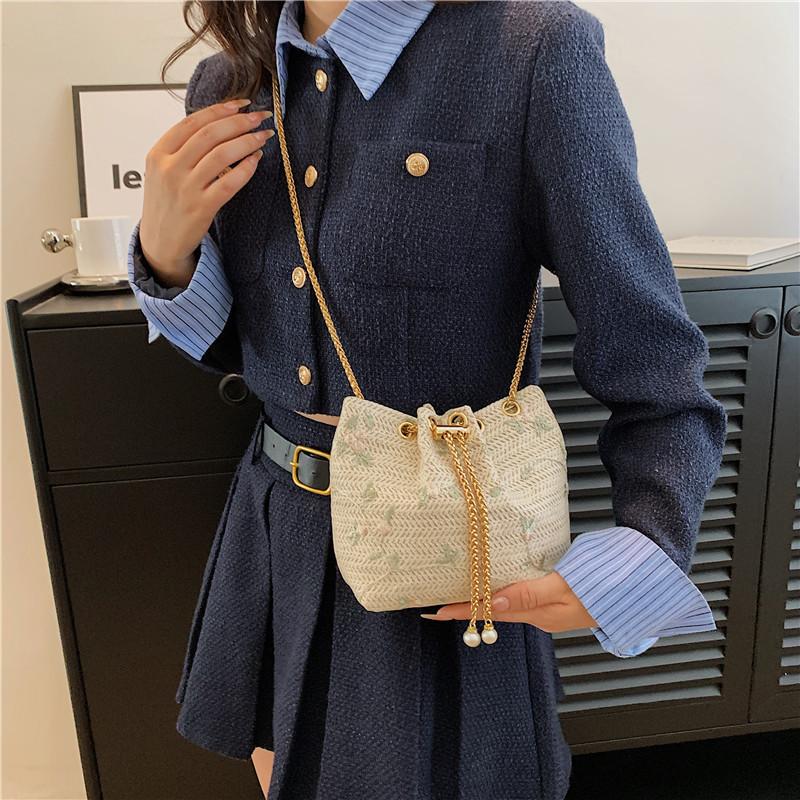 Literary National Style Large Straw Woven Drawstring Shoulder Bag With Chain