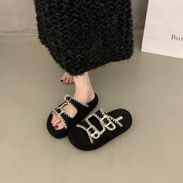 Retro Version of Fairy Niche Beach Flat-bottomed Open-toed Cool Slippers Female Summer Wear French Casual Black One-word Slippers