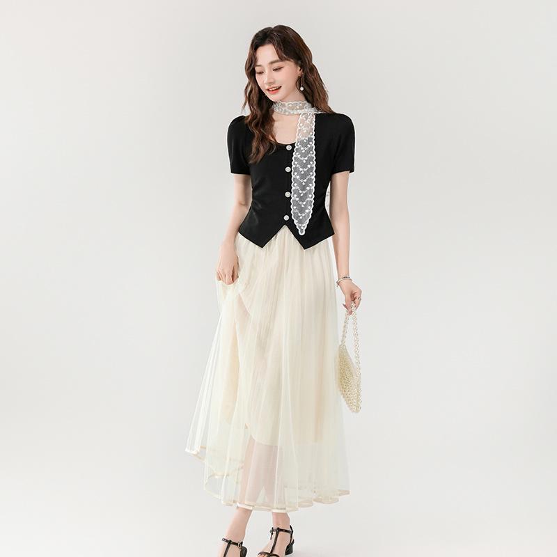 

Элегантный трикотажный топ с короткими рукавами, сетчатая юбка и кружевной шарф - Лето 2025 2XL