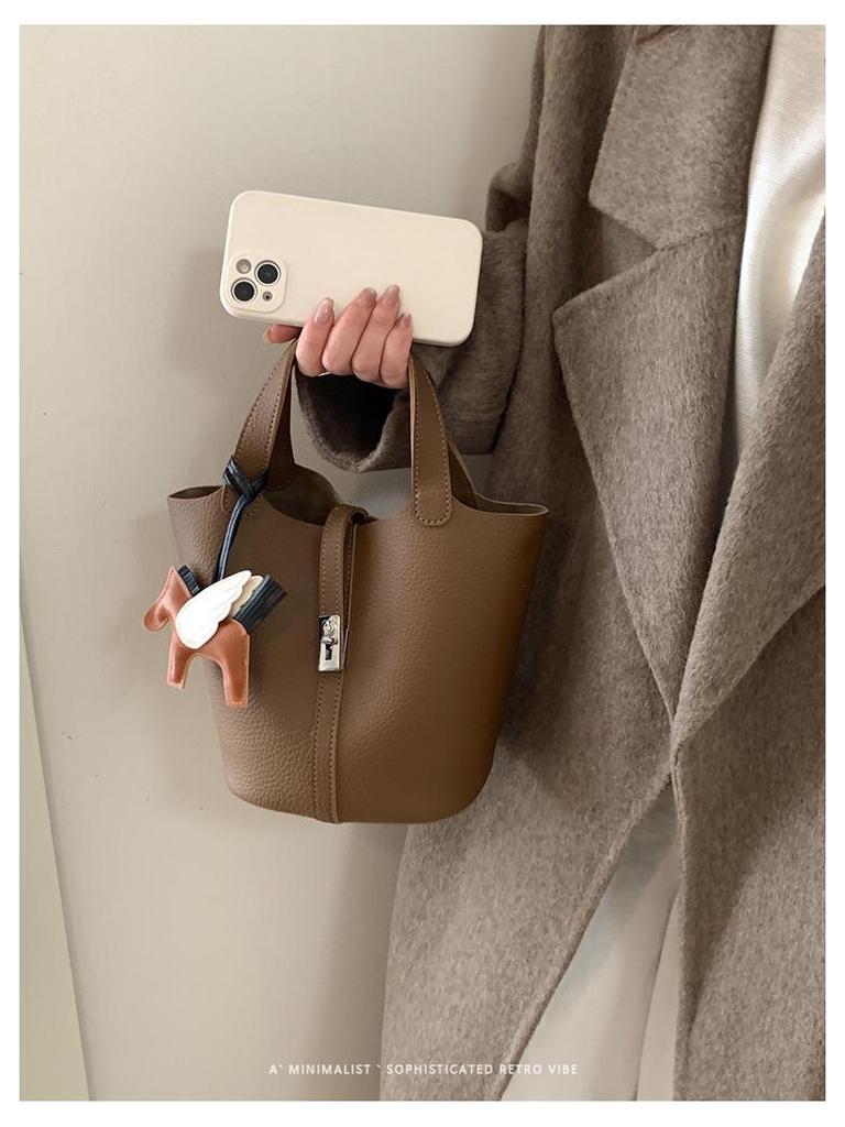 2025 Trendy Korean Niche Women's Crossbody Bucket Handbag for Autumn/Winter