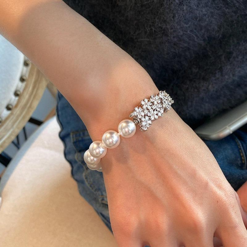 Prosperous full diamond pearl bracelet niche fashion design sense exquisite versatile bracelet light luxury high-end jewelry wholesale