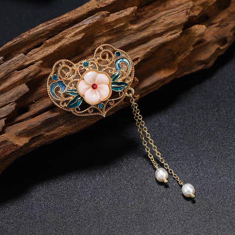 Elegant Pearl Brooch - High-End Minimalist Clothing Accessory
