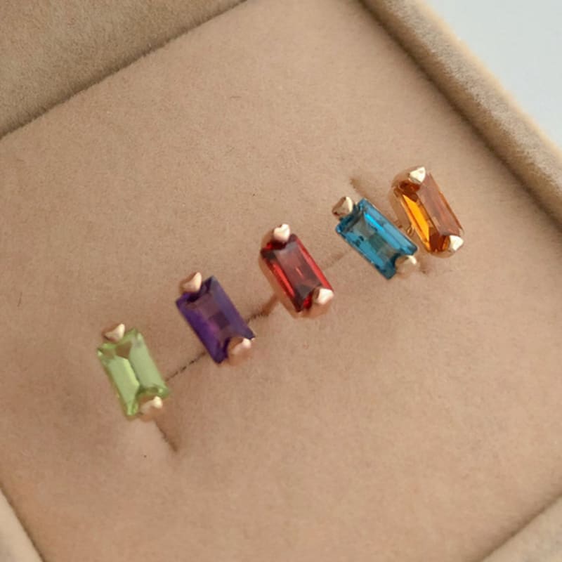 BettyU 14k gold mood stone piercing